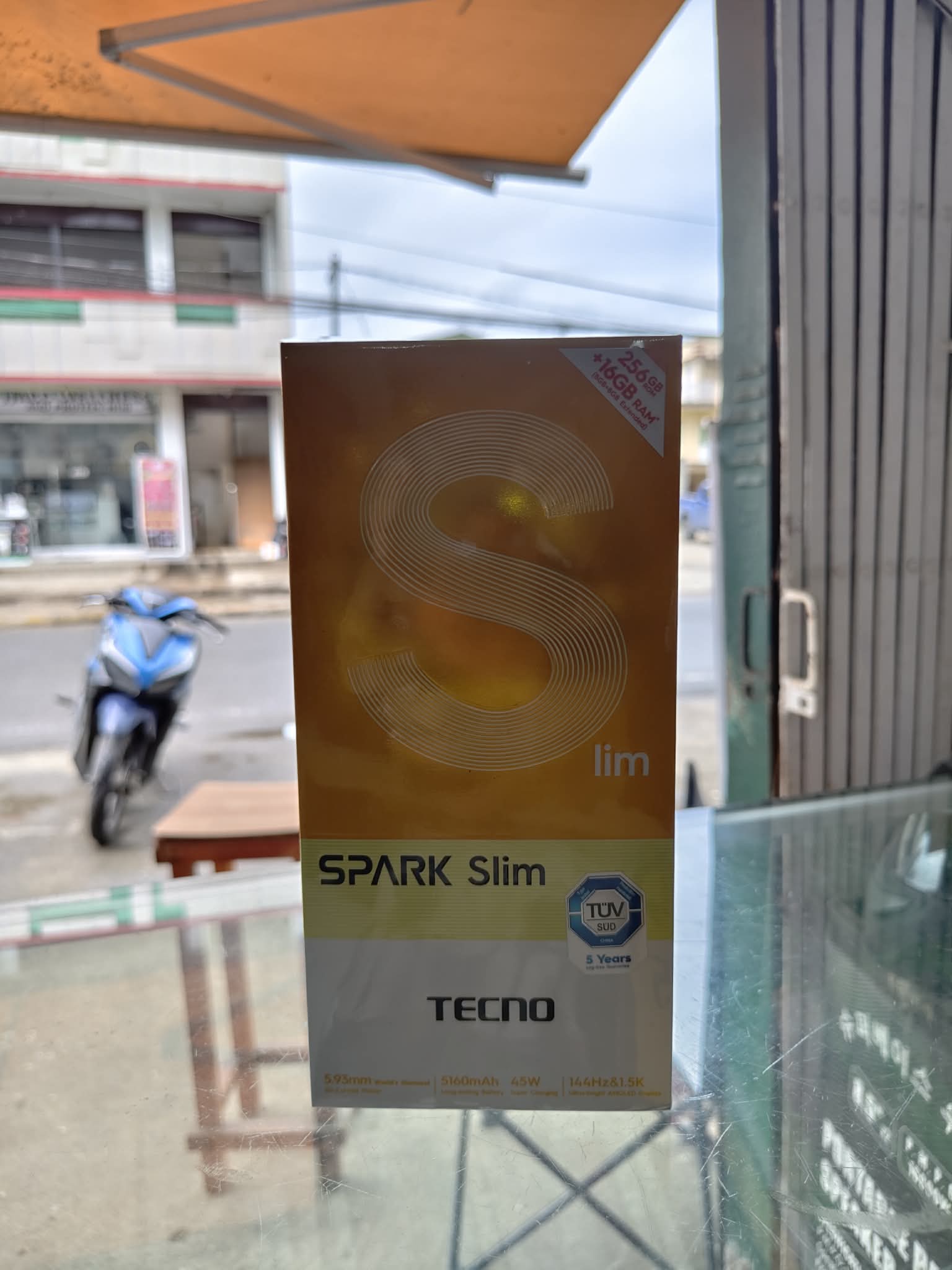 SPARK SLIM 256/16